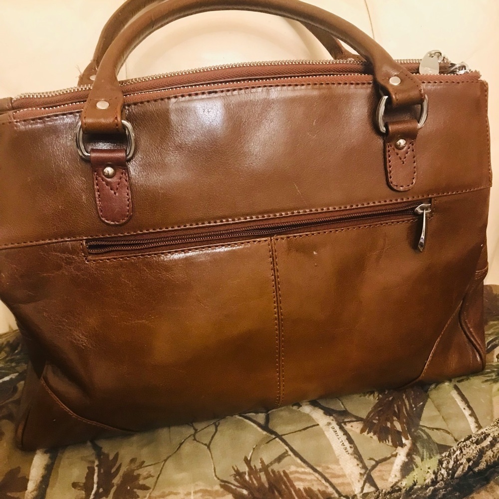 Ashwood Brown Leather Briefcase /Workbag with Polished Finish and Sturdy Handles